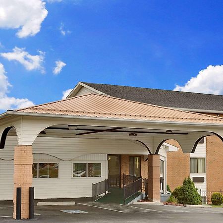 Super 8 By Wyndham Hillsville Esterno foto