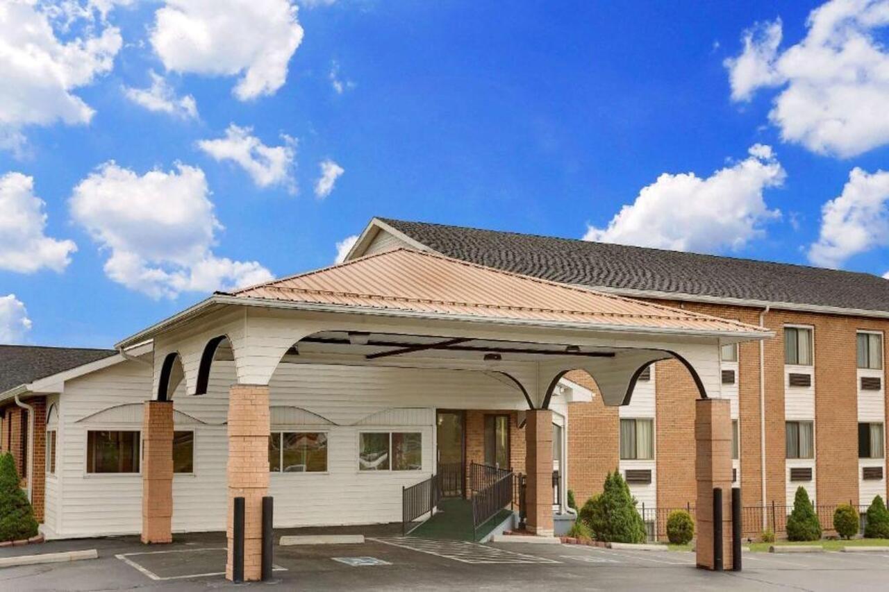 Super 8 By Wyndham Hillsville Esterno foto